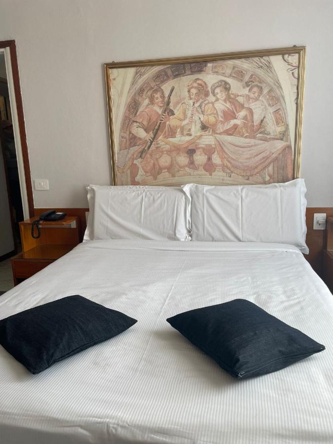 Hotel La Bussola Cittiglio Экстерьер фото